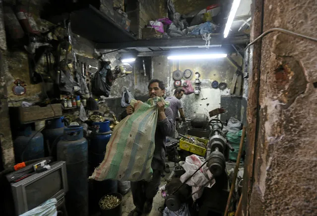 A worker holding primus stoves known as “Bagour” in Arabic, in Cairo, Egypt, May 11, 2016. (Photo by Mohamed Abd El Ghany/Reuters)