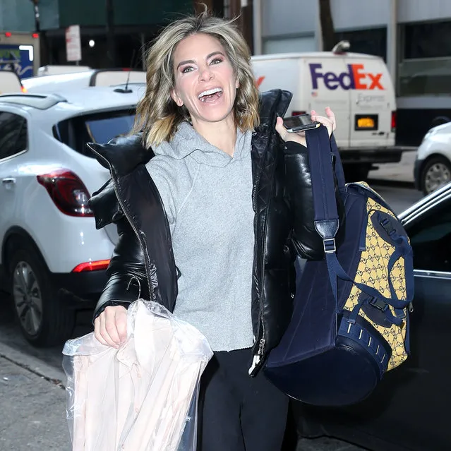 Fitness expert Jillian Michaels carrying his clothes and a duffle bag into Buzzfeed in New York City on January 9, 2020. (Photo by Christopher Peterson/Splash News and Pictures)