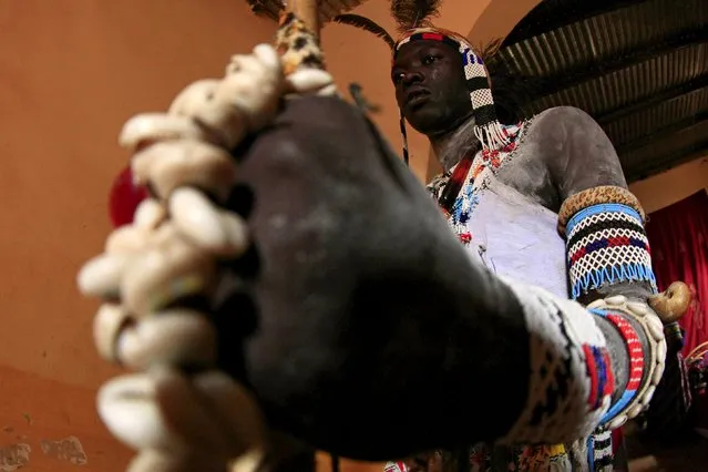 A performer of Nuba tribe gets ready before a celebration of their cultural heritage on the International Day of the World's Indigenous Peoples in Omdurman August 15, 2015. (Photo by Mohamed Nureldin Abdallah/Reuters)