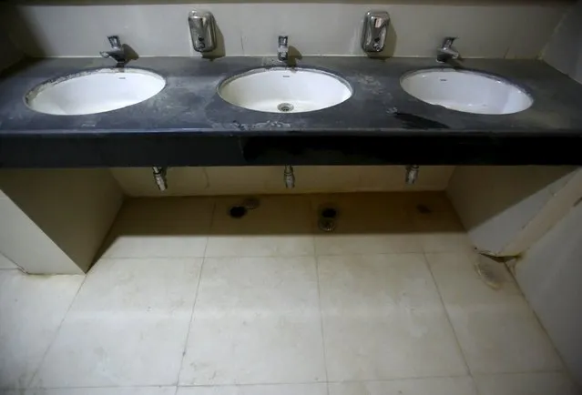 Basins are pictured in a washroom inside the Jaisalmer Airport in desert state of Rajasthan, India, August 13, 2015. (Photo by Anindito Mukherjee/Reuters)