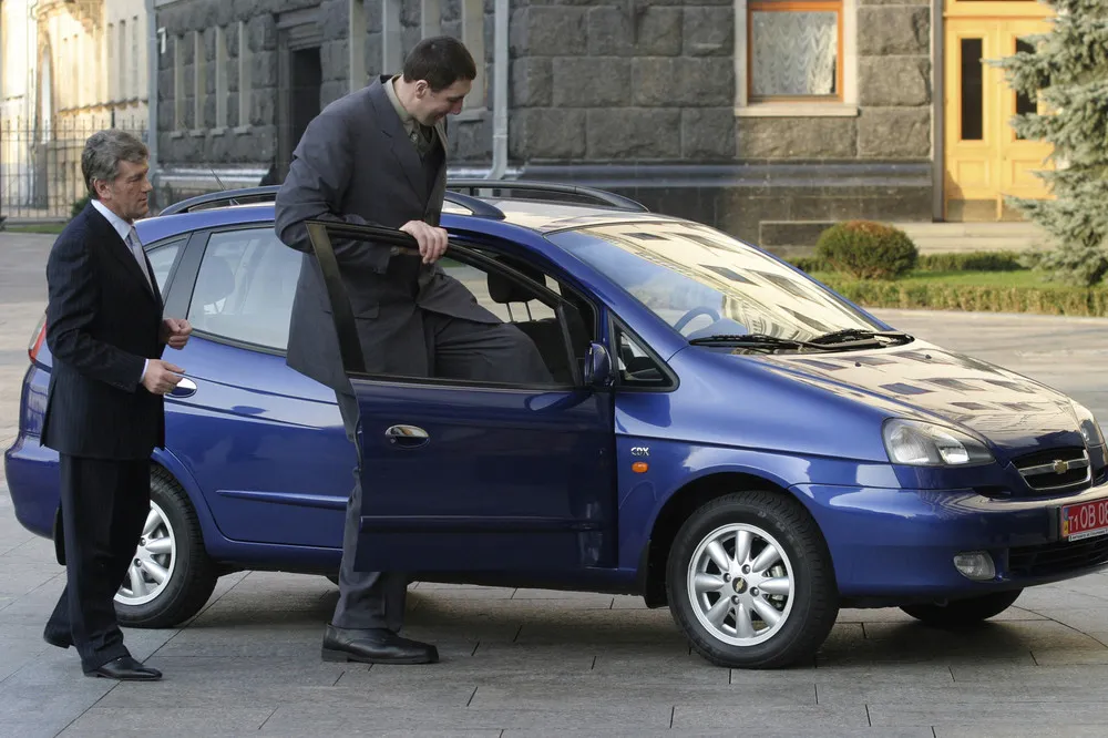 Former “World's Tallest Man” Leonid Stadnyk Dies Aged 44
