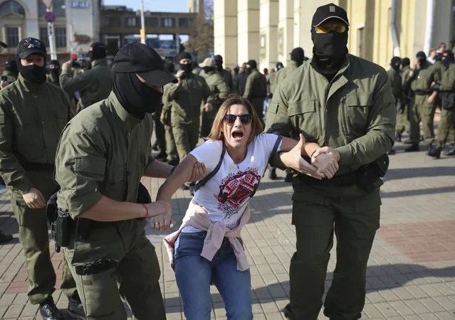 Police detain a protester during an opposition rally to protest the official presidential election results in Minsk, Belarus, Saturday, September 26, 2020. Hundreds of thousands of Belarusians have been protesting daily since the Aug. 9 presidential election. (Photo by TUT.by via AP Photo)