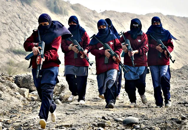 This photograph taken on December 20, 2014 shows female Pakistani police commandos during an exercise at a police training centre in Nowshera, a district in the Khyber Pakhtunkhwa Province. The army has been waging a major offensive against longstanding Taliban and other militant strongholds in the restive tribal areas on the Afghan border for the last six months. (Photo by A. Majeed/AFP Photo)