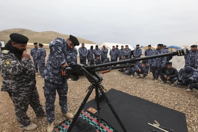 Members of the Iraqi security forces take part in training, as they prepare to fight against militants of the Islamic State, at a training camp on the outskirts of Mosul January 10, 2015. (Photo by Azad Lashkari/Reuters)