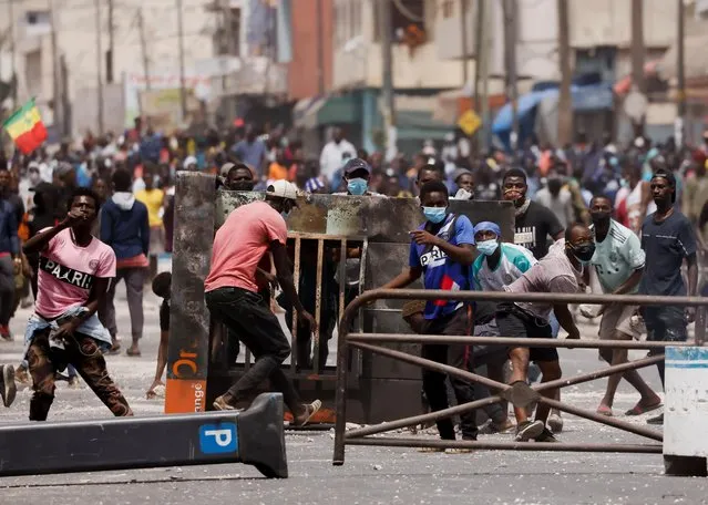 Supporters of opposition leader Ousmane Sonko, who was arrested following sexual assault accusations, clash with security forces in  Dakar, Senegal on March 5, 2021. (Photo by Zohra Bensemra/Reuters)