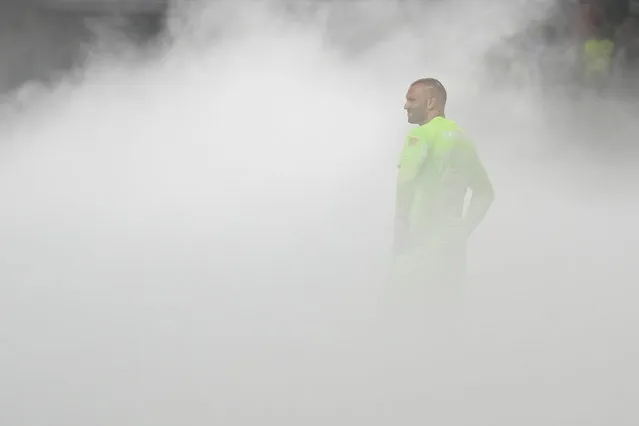 Goalkeeper Weverton of Brazil's Palmeiras stands on the field waiting for the smoke to clear prior to a Copa Libertadores semifinal second leg soccer match against Argentina's Boca Juniors at Allianz Parque stadium in Sao Paulo, Brazil, Thursday, October 5, 2023. (Photo by Andre Penner/AP Photo)