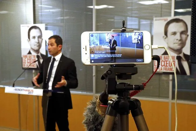 A smart-phone records a live-video as French politician Benoit Hamon unveils his election platform to the media ahead of the left's presidential primaries in Paris, France, January 6, 2017. (Photo by Charles Platiau/Reuters)