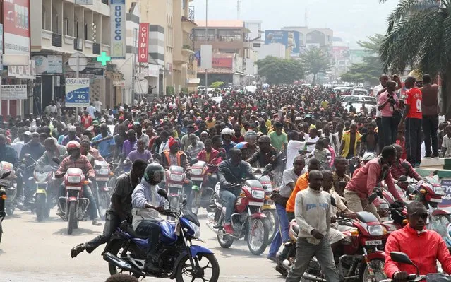 Residents participate in a demonstration against the Rwandan government in Burundi's capital Bujumbura, February 13, 2016. In a sign of further strained relations, thousands of demonstrators drawn mainly from the ruling CNDD-FDD party and its ally UPRONA took part on Saturday in a peaceful march against Rwanda. Demonstrators marched in Bujumbura and other parts of the country, waving placards reading messages like “We denounce Rwanda's open aggression against Burundi”. (Photo by Jean Pierre Aime Harerimana/Reuters)