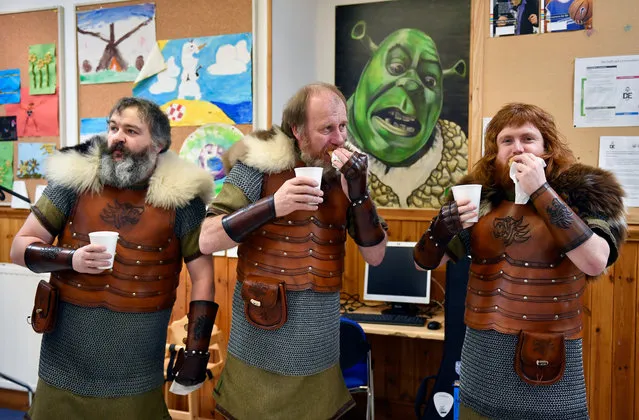 Participants dressed as Vikings eat breakfast as they prepare to participate in the annual Up Helly Aa festival on January 31, 2017 in Lerwick, Scotland. Up Helly Aa celebrates the influence of the Scandinavian Vikings in the Shetland Islands and culminates with up to 1,000 “guizers” (men in costume) throwing flaming torches into their Viking longboat and setting it alight later in the evening. (Photo by Jeff J. Mitchell/Getty Images)