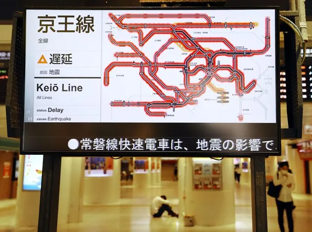 The status of the train services delayed by an earthquake are seen on a monitor at JR Tokyo station following an earthquake, in Tokyo, Thursday, October 7, 2021. A powerful earthquake shook the Tokyo area on Thursday night, but officials said there was no danger of a tsunami. (Photo by Kyodo News via AP Photo)