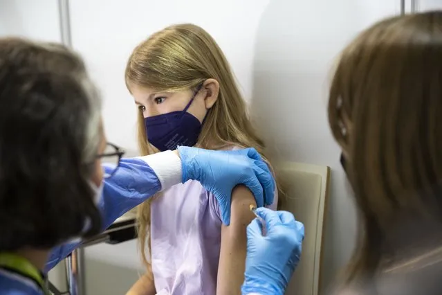 A young patient receives the Pfizer vaccine against the COVID-19 disease. The official vaccination for children between the age of 5 and 12 years start today in Vienna, Austria, Monday, November 15, 2021. (Photo by Lisa Leutner/AP Photo)