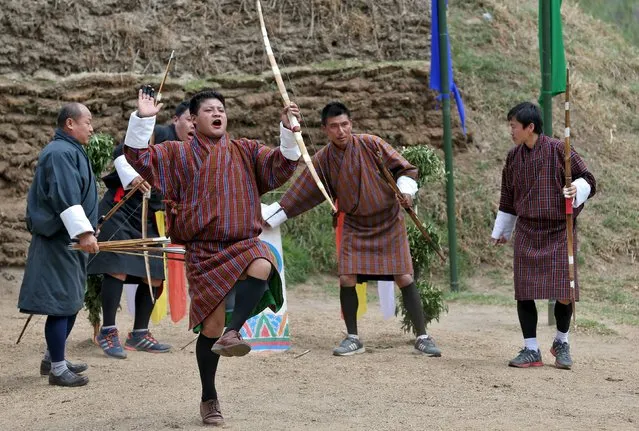 Archers distract their opponents during a competition in Thimphu, Bhutan, April 18, 2016. (Photo by Cathal McNaughton/Reuters)