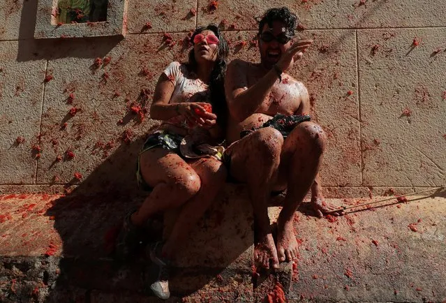 Revelers react during the annual “La Tomatina” tomato food fight festival in Bunol, near Valencia, Spain on August 28, 2019. (Photo by Juan Medina/Reuters)
