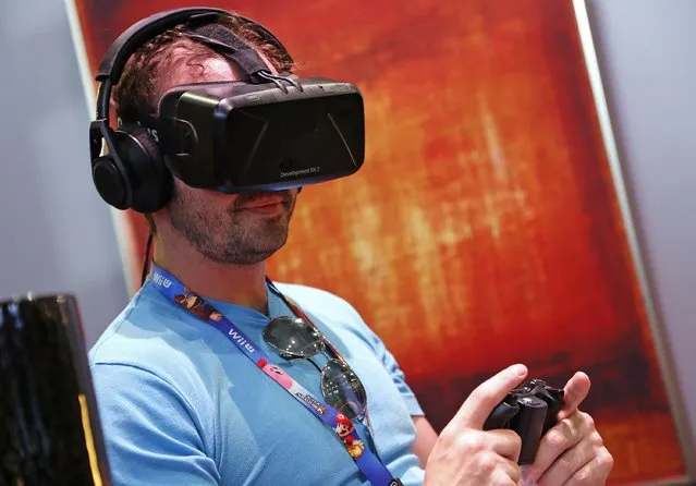 A man uses the Oculus Rift virtual reality headset at the 2014 Electronic Entertainment Expo, known as E3, in Los Angeles, June 10, 2014.  REUTERS/Jonathan Alcorn