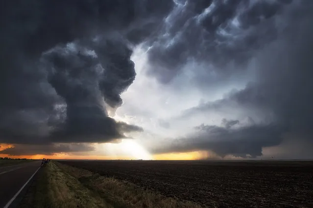Amazing light and very intense updraft of a fresh storm, south of the Dodge City, Kansas supercell. A tornado is still spinning out of the low hanging wall cloud on May 25, 2016. (Photo by Maximilian Conrad/Caters News)
