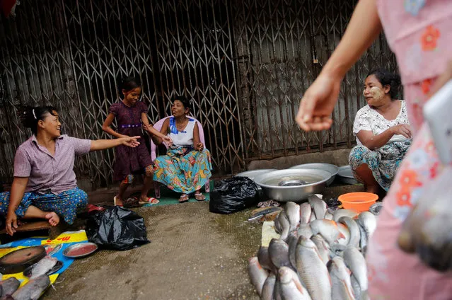 Street vendors past their time while selling fish on a street in central Yangon, Myanmar August 22, 2016. (Photo by Soe Zeya Tun/Reuters)