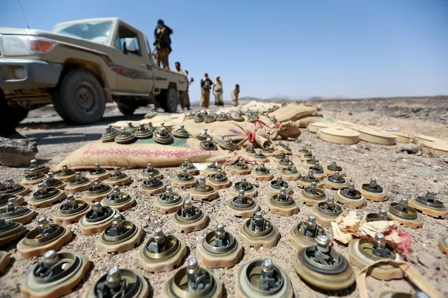 Soldiers loyal to Yemen's government stand next to mines planted by the al-Houthi group in locations where they controlled in frontline in the province of Marib, October 4, 2015. (Photo by Reuters/Stringer)
