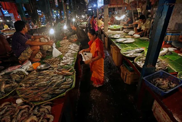 A woman purchases fish at a market in Kolkata, India, September 12, 2016. (Photo by Rupak De Chowdhuri/Reuters)