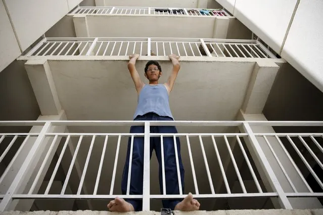 Jeison Rodriguez, 19, the living person with the largest feet in the world, poses for a picture at his house in Maracay, Venezuela, October 14, 2015. (Photo by Carlos Garcia Rawlins/Reuters)