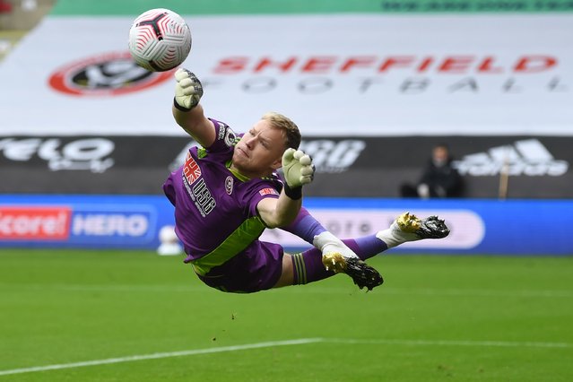 Sheffield United's English goalkeeper Aaron Ramsdale makes a save during the English Premier League football match between Sheffield United and Fulham at Bramall Lane in Sheffield, northern England on October 18, 2020. (Photo by Gareth Copley/Pool via AFP Photo)