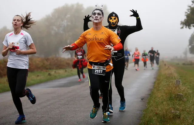 Participants take part in a Trick or Treat halloween fun run in Richmond Park, London, Britain October 30, 2016. (Photo by Peter Nicholls/Reuters)