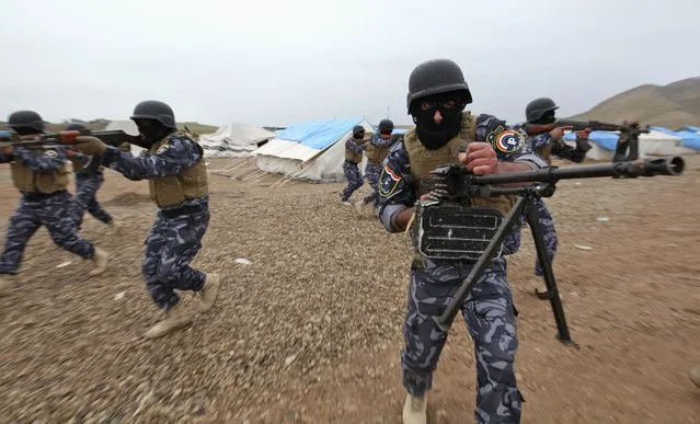 Members of the Iraqi security forces take part in training, as they prepare to fight against militants of the Islamic State, at a training camp on the outskirts of Mosul January 10, 2015. (Photo by Azad Lashkari/Reuters)