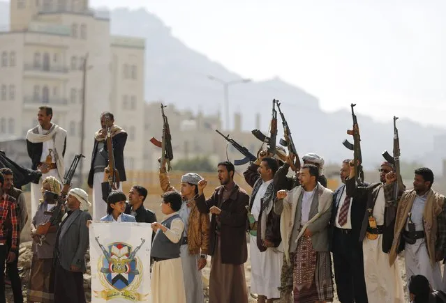 Tribesmen loyal to the Houthi movement shout slogans and raise their weapons during a gathering to show their support for the group, in Yemen's capital Sanaa December 15, 2015. (Photo by Khaled Abdullah/Reuters)