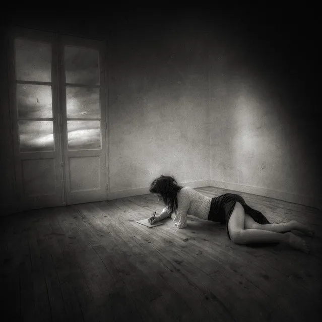 “The letter”. (Photo and caption by Yves Lecoq)