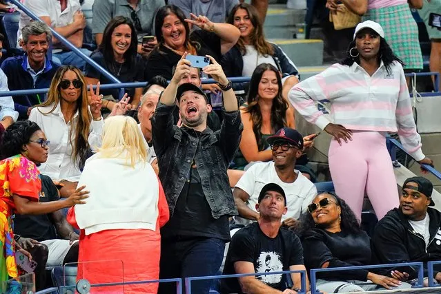 Alex Ojanian, center, takes a selfie with guests in Serena Williams' box, as Venus Williams, far right, looks on during the third round of the U.S. Open tennis championships, Friday, September 2, 2022, in New York. (Photo by Frank Franklin II/AP Photo)