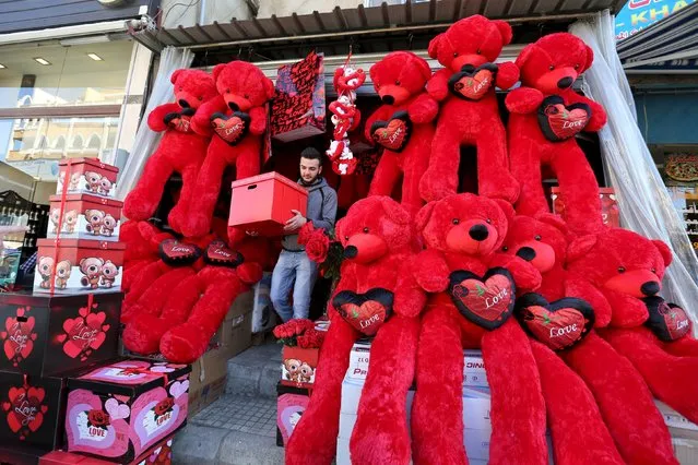 A man shops for Valentine's Day in Beirut's southern suburbs, Lebanon February 12, 2016. (Photo by Aziz Taher/Reuters)