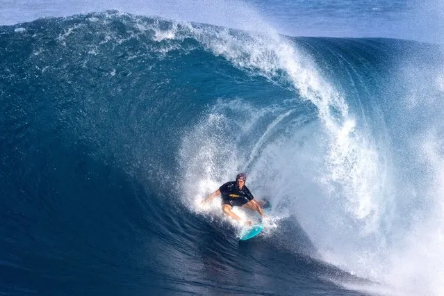 US surfer Koa Smith rides a wave while practicing for the upcoming Vans 2023 Pipeline Masters event at Banzai Pipeline in Haleiwa, Oahu's north shore, Hawaii on December 4, 2023. (Photo by Brian Bielmann/AFP Photo)