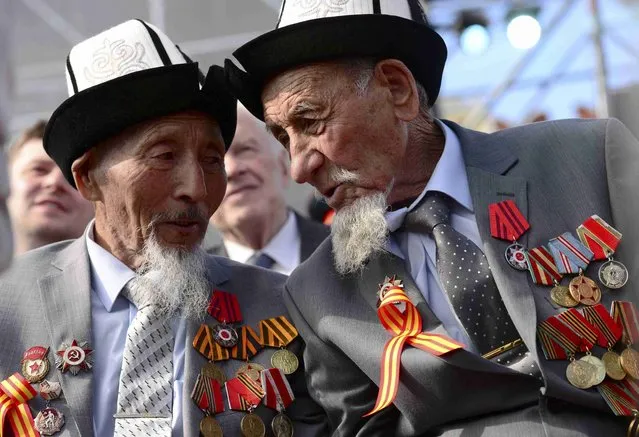 World War Two veterans gather to watch the Victory Day parade at Red Square in Moscow, Russia, May 9, 2015. (Photo by Reuters/Host Photo Agency/RIA Novosti)