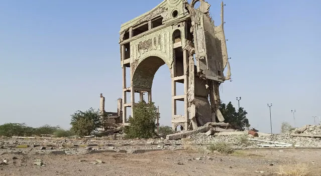 A view of an arch damaged by clashes is seen on the outskirts of the Red Sea port city of Hodeidah, Yemen November 13, 2021. (Photo by Manal Qaed/Reuters)
