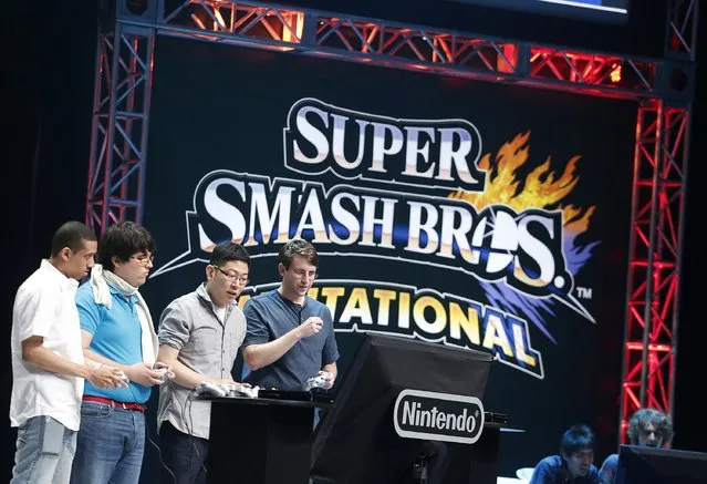 Players participate in a Nintendo Super Smash Bros. invitational tournament at the 2014 Electronic Entertainment Expo, known as E3, in Los Angeles, June 10, 2014.  REUTERS/Jonathan Alcorn