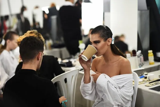 Model Bella Hadid sips a cup of tea as she has her make-up applied inside Blenheim Palace ahead of a fashion show presenting the Dior, Cruise 2017 Collection, in Woodstock, Britain May 31, 2016. (Photo by Dylan Martinez/Reuters)