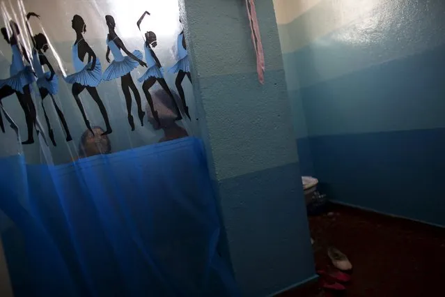 Young girls take a bath after taking ballet lessons at the New Dreams dance studio in the Luz neighborhood known to locals as Cracolandia (Crackland) in Sao Paulo, Brazil, August 14, 2015. (Photo by Nacho Doce/Reuters)