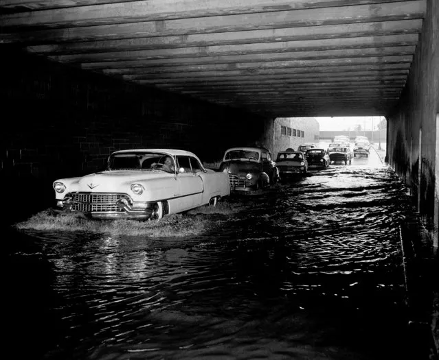 Motorists take it easy through this underpass at Queens Blvd., and Horace Harding Blvd., August 12, 1955, Long Island, New York. New York City was hit by Hurricane Connie, causing the heaviest rains of the year. The weather bureau reported 4.61-inches during a 17-hour period beginning at 8 p.m., Aug. 11. Many cellars were flooded and roofs made dangerous heavy by the weight of the water, and motor cars stacked along highways leading to the city. (Photo by John Lent/AP Photo)