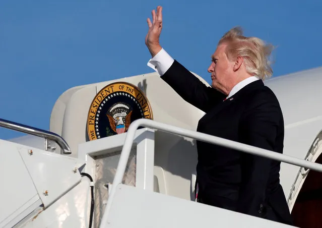 U.S. President Donald Trump waves while boarding Air Force One prior to departing Morristown Municipal Airport en route an Alabama campaign rally for Senator Luther Strange, in Morristown, New Jersey, U.S., September 22, 2017. (Photo by Aaron Bernstein/Reuters)