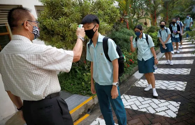 Students have their temperature checked at Yio Chu Kang Secondary School, as schools reopen amid the coronavirus disease (COVID-19) outbreak in Singapore on June 2, 2020. (Photo by Edgar Su/Reuters)