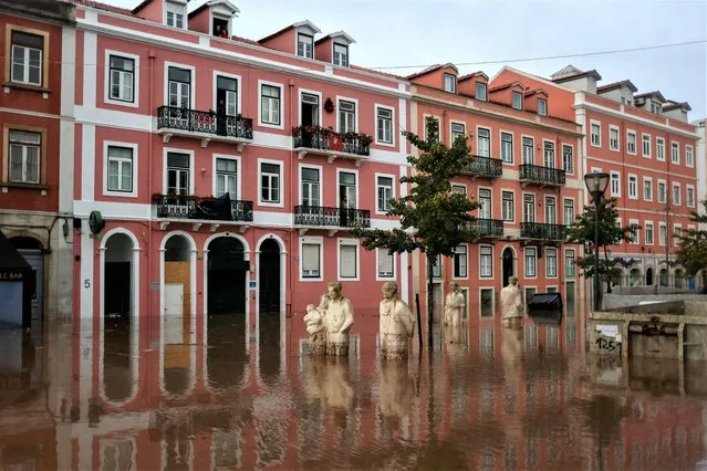 Submerged statues are seen in a flooded street in Alges, Oeiras, Portugal on December 13, 2022. (Photo by Pedro Nunes/Reuters)