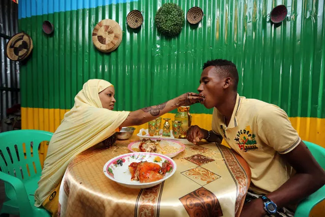 Huda Omar feeds her husband Mohamed Noor at their home after the end of week-long celebrations for their wedding in Mogadishu's  Rajo camp, Somalia August 26, 2016. (Photo by Feisal Omar/Reuters)