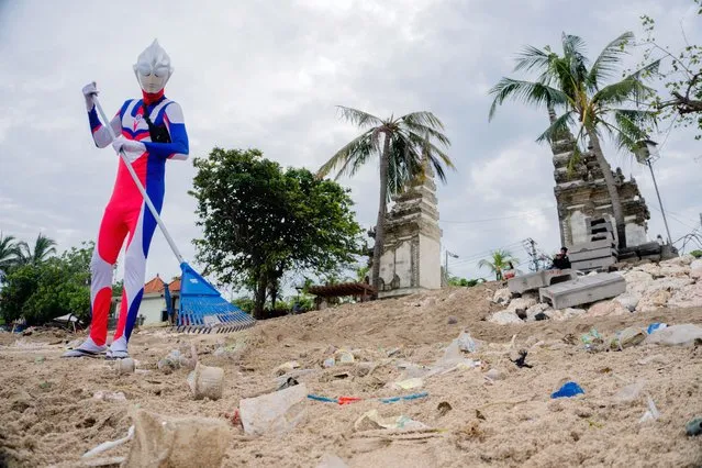 Hiromasa, who works in the environmental sector, was motivated to take action after seeing news reports about the poor condition of the Bali Kuta beach, Indonesia on December 30, 2022. He has also participated in similar social activities in other countries, including Hong Kong, India, and Hawaii. His efforts to clean the environment have been widely praised. As he continues his work, Hiromasa serves as a reminder of the importance of individual actions in creating a positive environmental impact. (Photo by Keyza Widiatmika/NurPhoto via Getty Images)