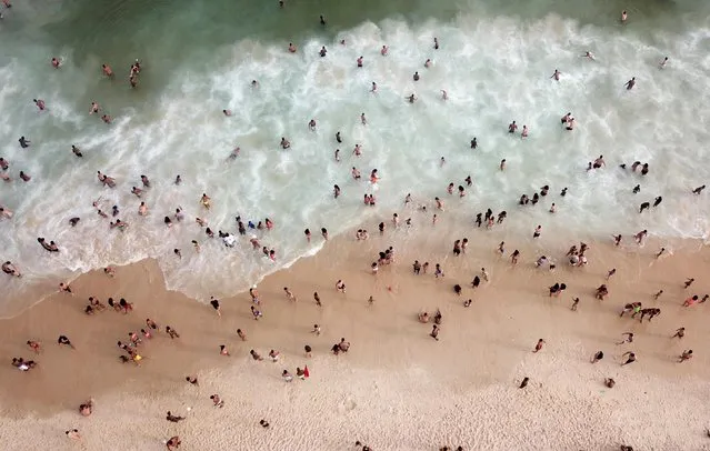 People enjoy at Ipanema beach, amid the coronavirus disease (COVID-19) outbreak, in Rio de Janeiro, Brazil on September 6, 2020. (Photo by Pilar Olivares/Reuters)