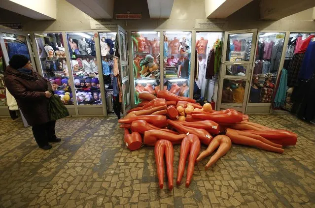 Mannequins on the floor outside a shop in an underground passage in Moscow, December 17, 2014. (Photo by Maxim Zmeyev/Reuters)