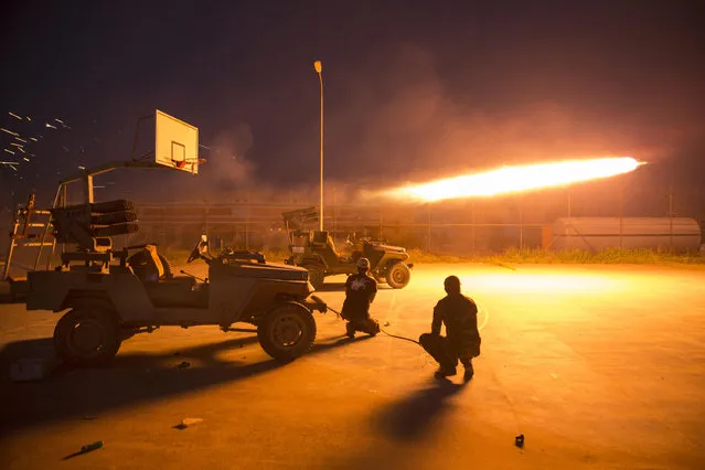 Shi'ite fighters fire a rocket during clashes with Islamic State militants in Salahuddin province, Iraq, March 1, 2015. (Photo by Ahmed Al-Hussaini/Reuters)