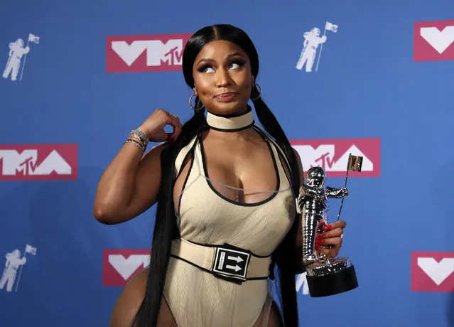 Nicki Minaj poses backstage with her Best Hip-Hop Video award for Chun-Li at the MTV Video Music Awards at Radio City Music Hall in New York on August 21, 2018. (Photo by Carlo Allegri/Reuters)