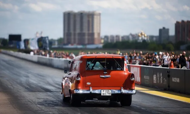 A participant competes in the Russian Weekend Drags races of U.S. retro and muscle cars in Bykovo outside Moscow, Russia on May 16, 2021. (Photo by Maxim Shemetov/Reuters)