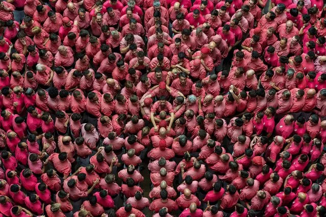 Members of the colla “Vella de Valls” build a human tower during the 26th Tarragona Competition on October 2, 2016 in Tarragona, Spain. The 'Castellers' who build the human towers with precise techniques compete in groups, know as “colles”, at local festivals with aim to build the highest and most complex human tower. The Catalan tradition is believed to have originated from human towers built at the end of the 18th century by dance groups and is part of the Catalan culture. (Photo by David Ramos/Getty Images)