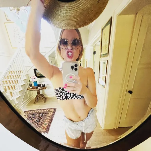 American actress Kate Hudson channels summer   in the second decade of May 2022 in a funky selfie. (Photo by katehudson/Instagram)