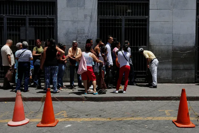 People line up outside a bakery in Caracas, Venezuela, July 3, 2016. (Photo by Carlos Jasso/Reuters)